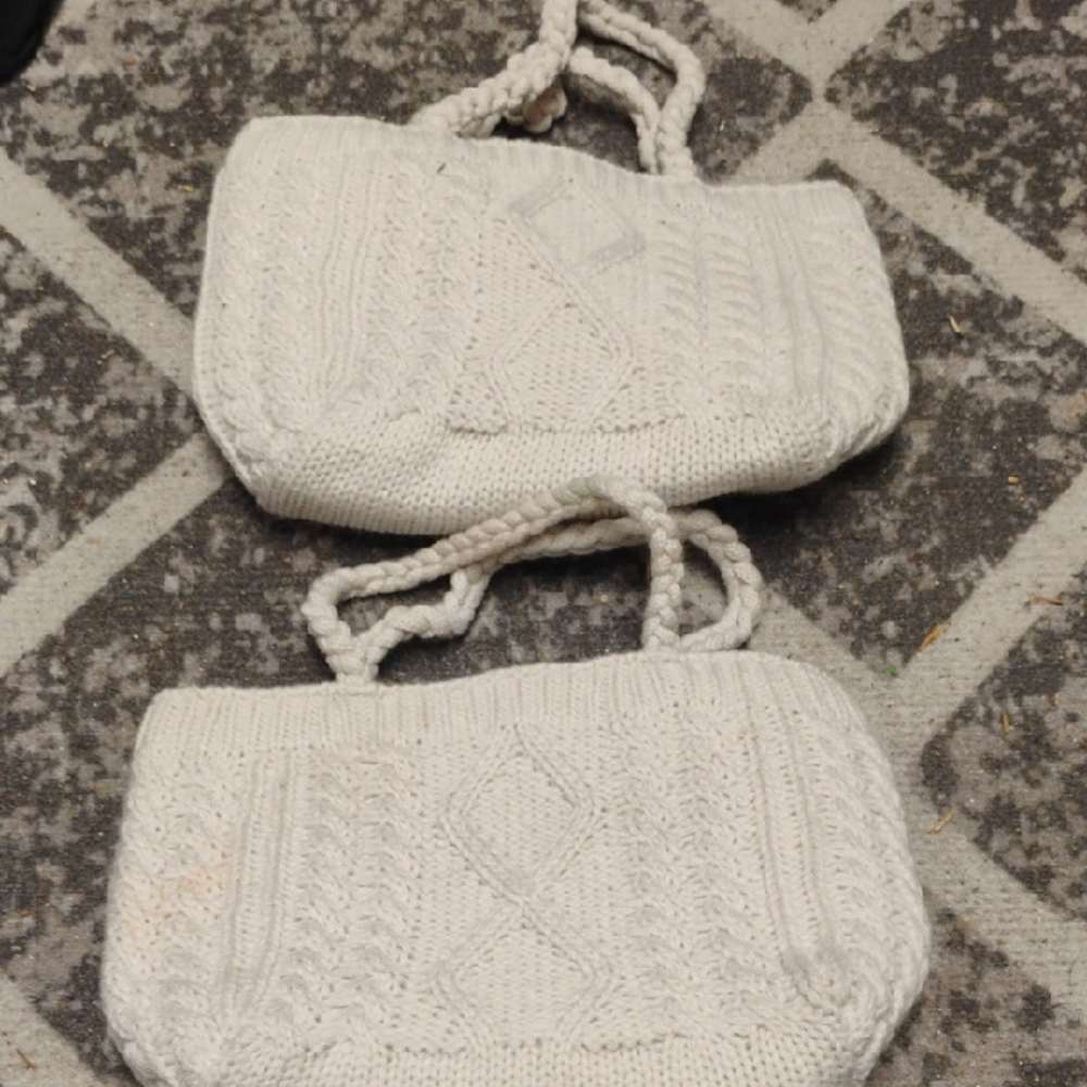 Adorable knit bags 2 white knit bags